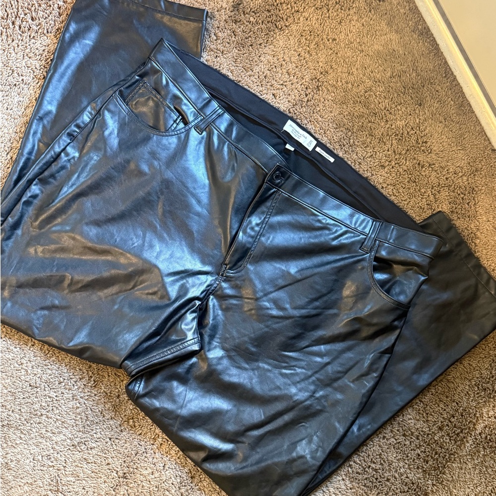 Abercrombie & Fitch Curve Love Vegan Leather 90s Straight Pant.
